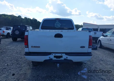 2004 Ford F-250 Lariat/Xl/Xlt z USA, uszkodzony, nr VIN 1FTNW21P64EC61055